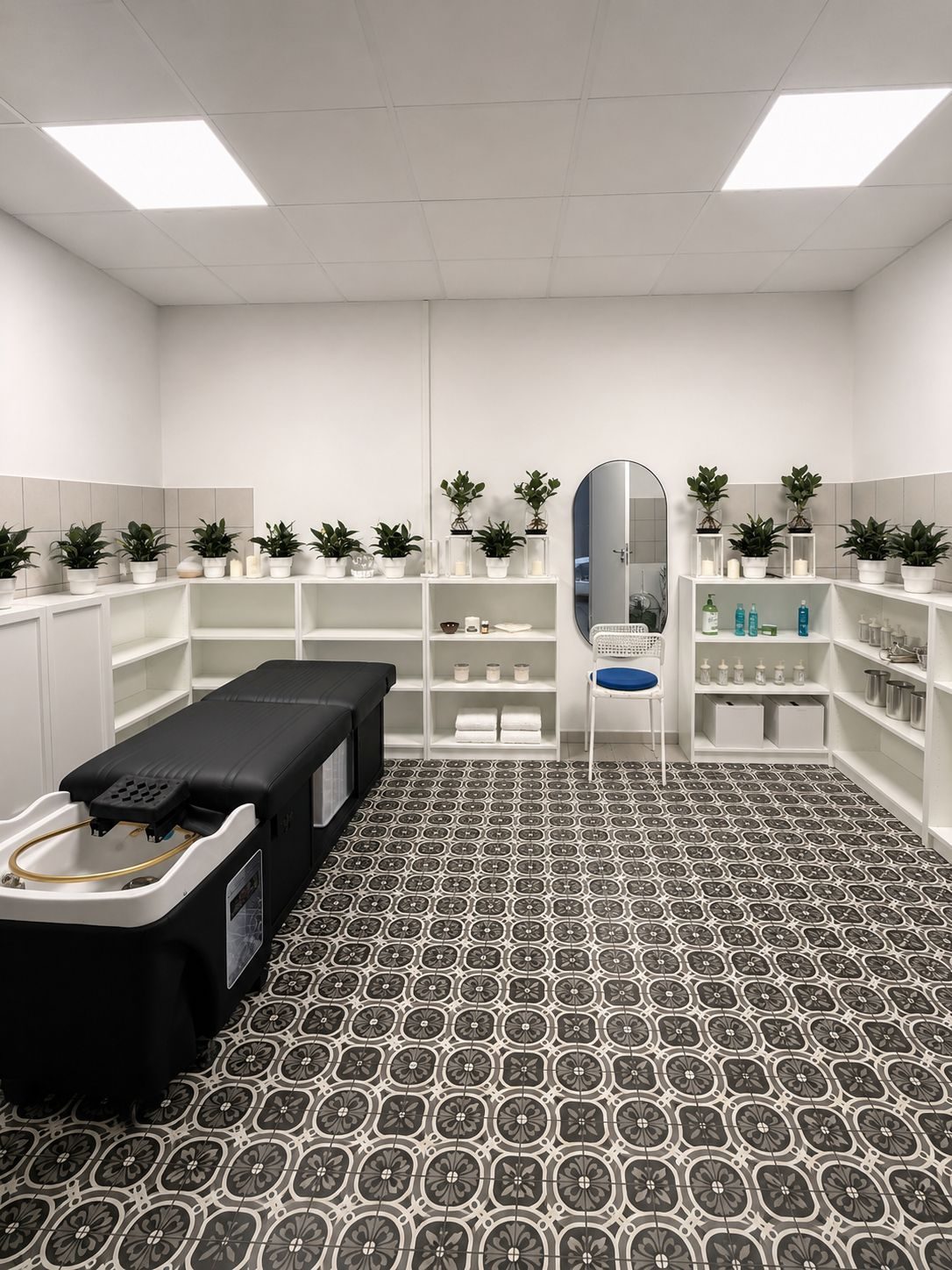 Heller Head-Spa-Behandlungsraum mit Liege, Pflanzen und Pflegeprodukten