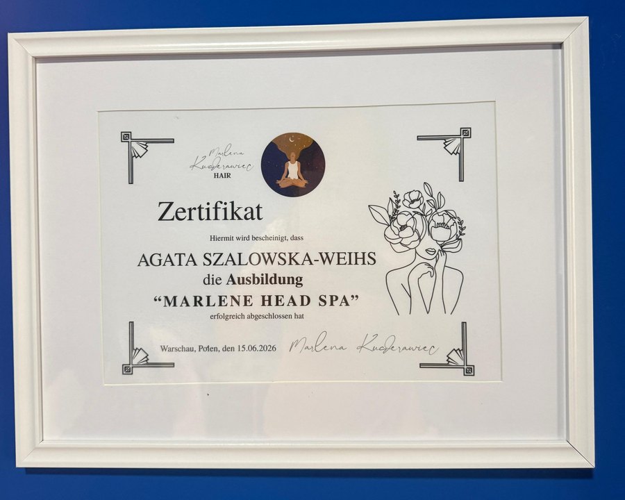 Zertifikat: Agata Szalowska-Weihs hat die Ausbildung „Marlene Head Spa“ erfolgreich abgeschlossen, Warschau, 15.06.2026